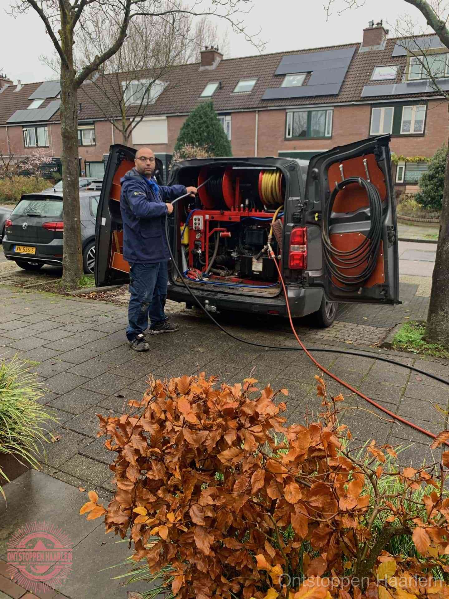 Rioolservice in de wijk in Haarlem